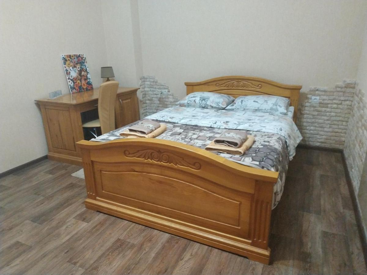 Apartment In The Center Of Old Town Kamjanets-Podilskyj Exteriör bild
